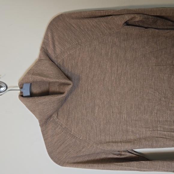 Banana Republic Camel/Tan 100% Merino Wool Turtle Neck Sweater Size Medium - Picture 2 of 10